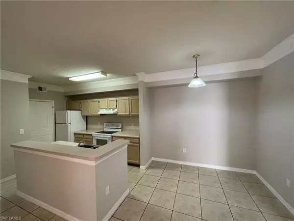 Fort Myers, FL 33913,11500 Villa Grand #306