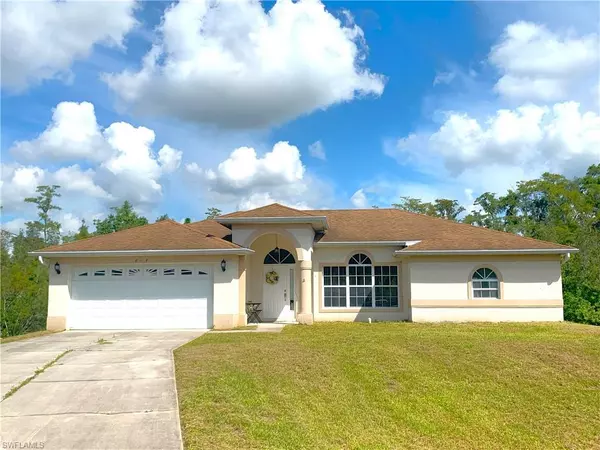 827 Hector LN, Lehigh Acres, FL 33974