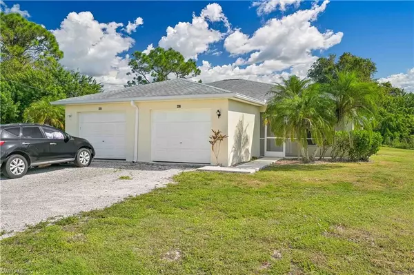 465-467 Lillon AVE S, Lehigh Acres, FL 33974