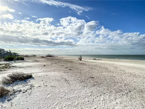 Fort Myers Beach, FL 33931,4491 Bay Beach LN #123