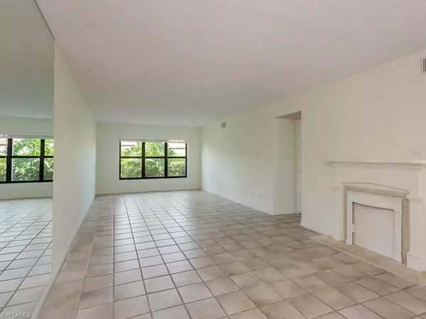 Naples, FL 34103,4092 Belair LN #5