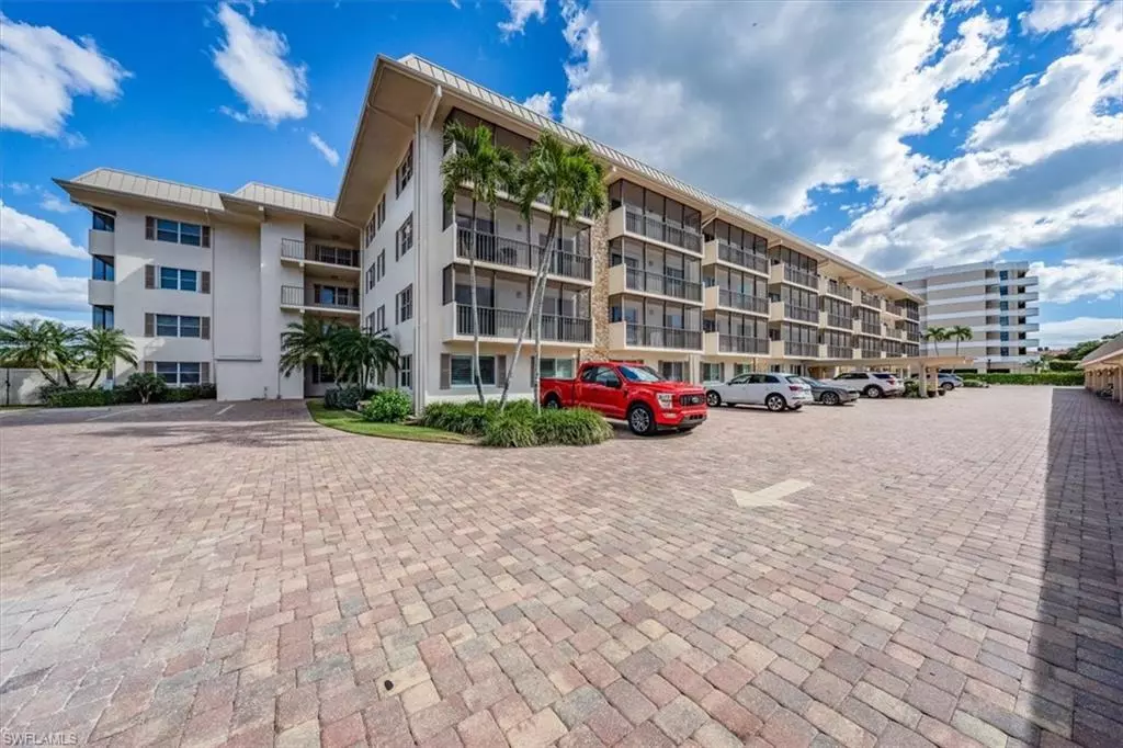 Naples, FL 34103,3200 Gulf Shore BLVD N #316