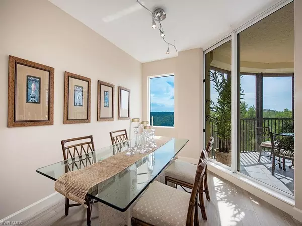 Naples, FL 34108,8990 Bay Colony DR #302