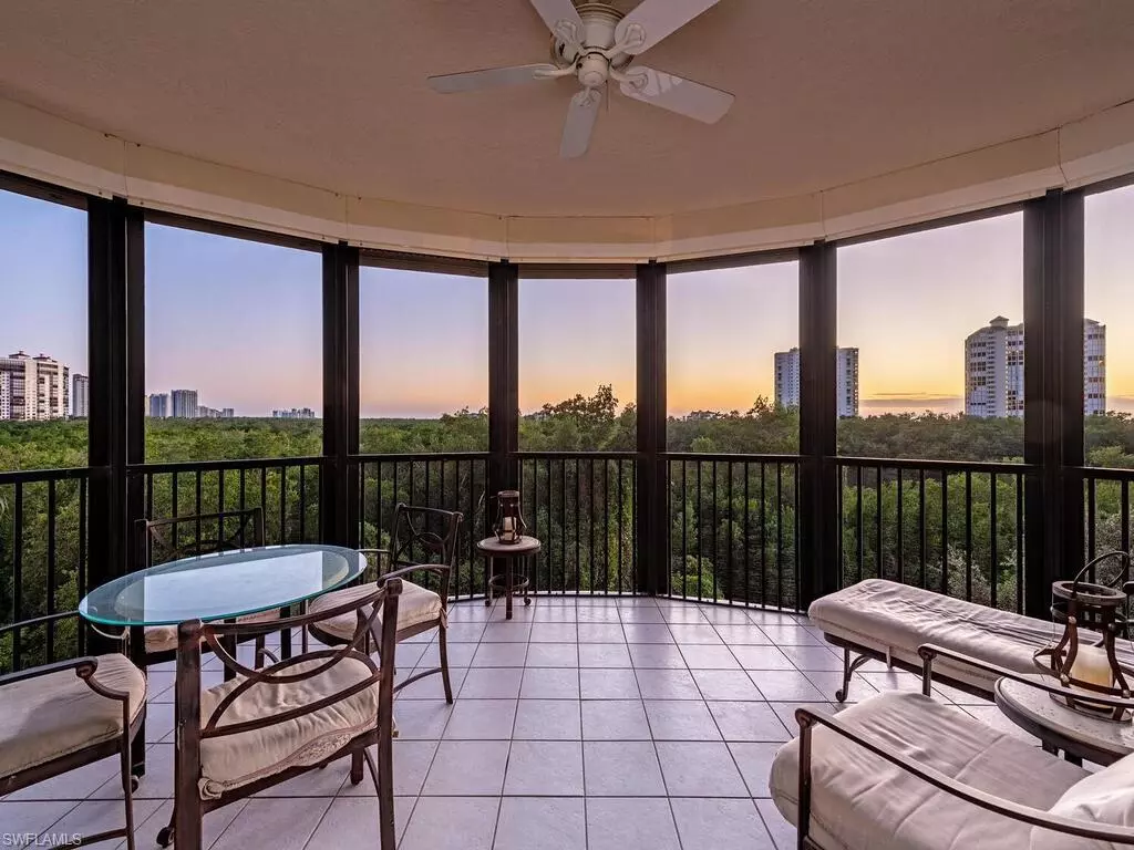 Naples, FL 34108,8990 Bay Colony DR #302