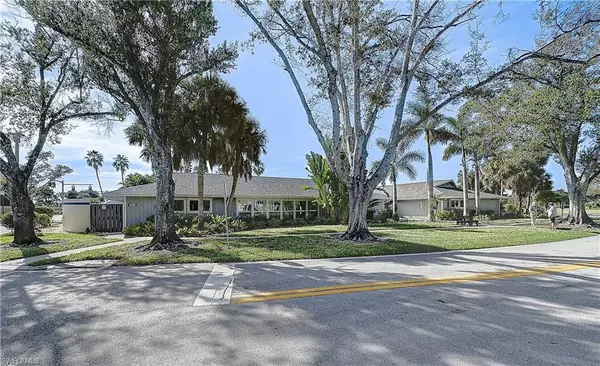 Fort Myers, FL 33919,4266 Island CIR #B