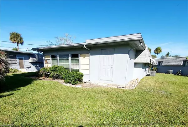 Lehigh Acres, FL 33936,366 Garland CT