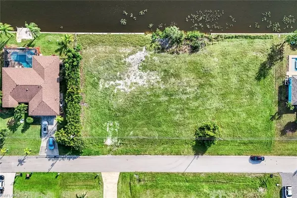 Cape Coral, FL 33991,2712 SW 1st TER
