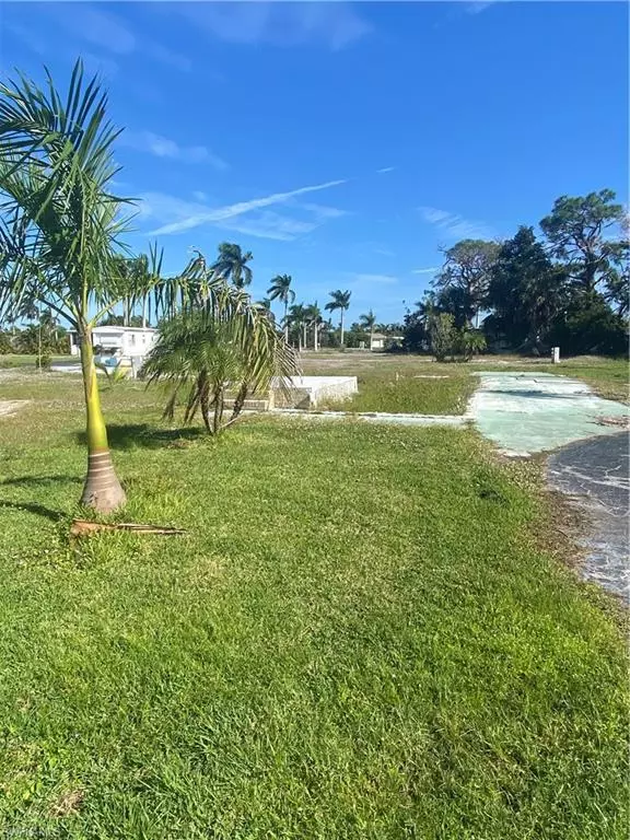 Fort Myers, FL 33908,99 Oak LN