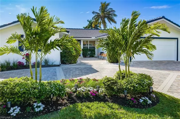 1380 Dolphin RD, Naples, FL 34102