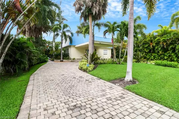 Naples, FL 34104,1147 Rainbow DR