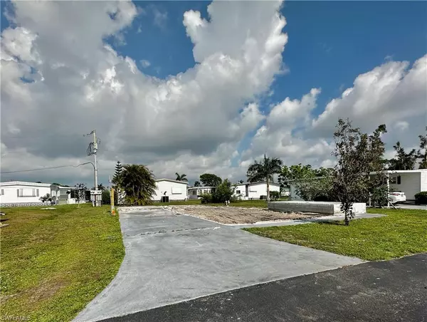 North Fort Myers, FL 33917,710 Leisure LN