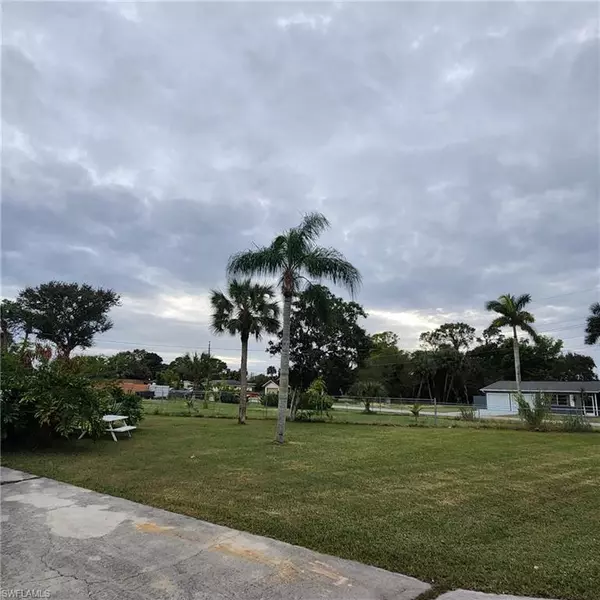 Lehigh Acres, FL 33936,700 Willow DR