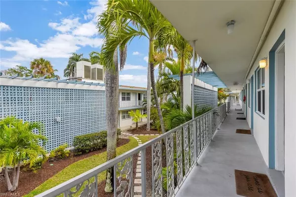 Naples, FL 34102,1295 Gulf Shore BLVD S #218