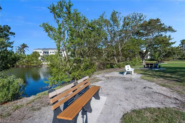 Naples, FL 34102,1950 Gulf Shore BLVD N #108