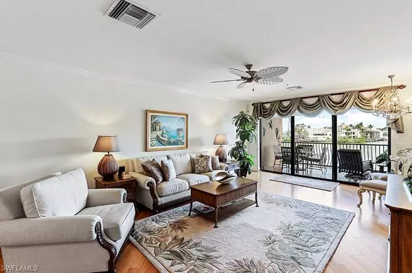 Naples, FL 34108,10620 Gulf Shore DR #202