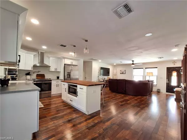 North Fort Myers, FL 33903,258 Duncan LN