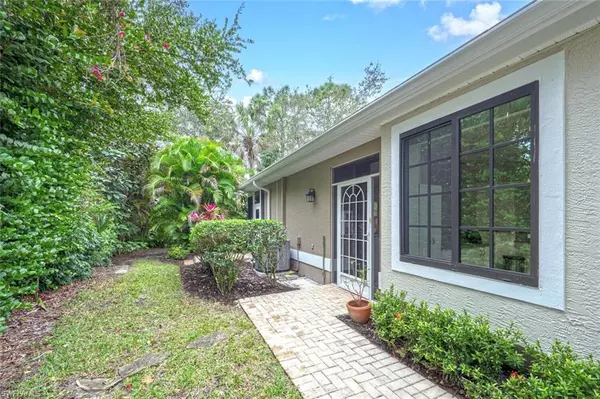 Naples, FL 34104,7555 Meadow Lakes DR #101