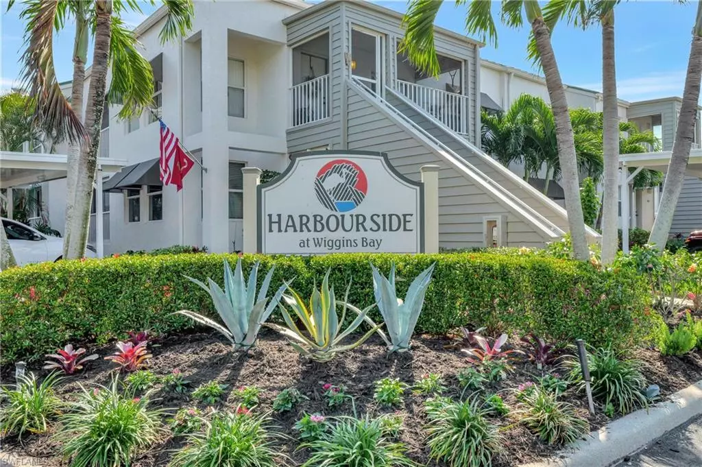 Naples, FL 34110,528 Club Side DR #528