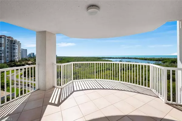 Naples, FL 34108,6849 Grenadier BLVD #802