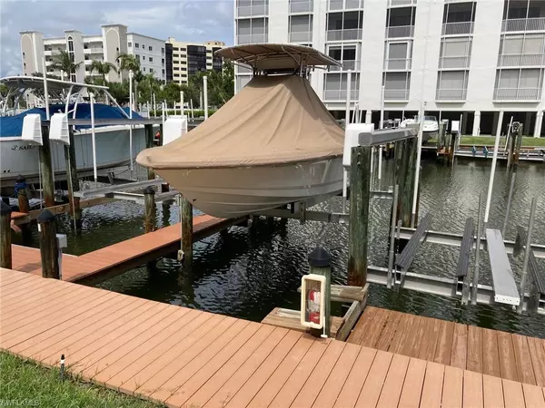 Fort Myers Beach, FL 33931,Hibiscus boat dock #128 Boat Dock