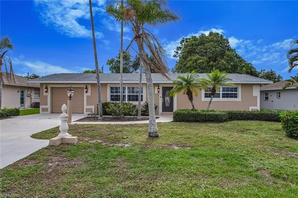 672 96th AVE N, Naples, FL 34108