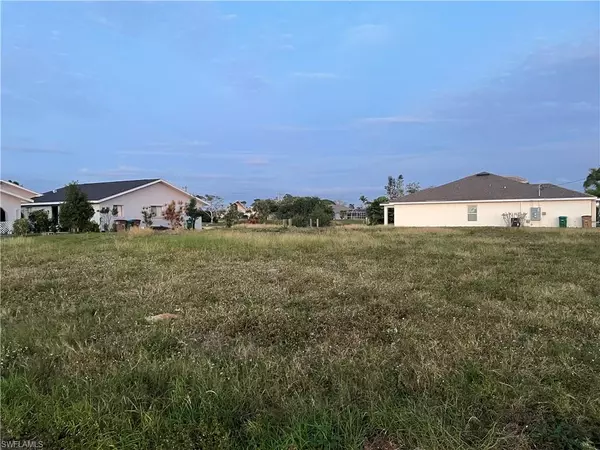 4013 Skyline BLVD, Cape Coral, FL 33914