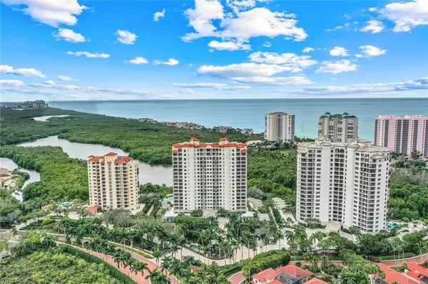 Naples, FL 34108,8960 Bay Colony DR #1101