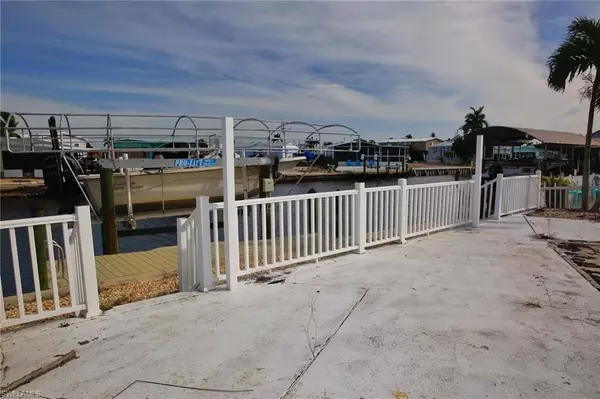 3752 Cherry LN, St. James City, FL 33956