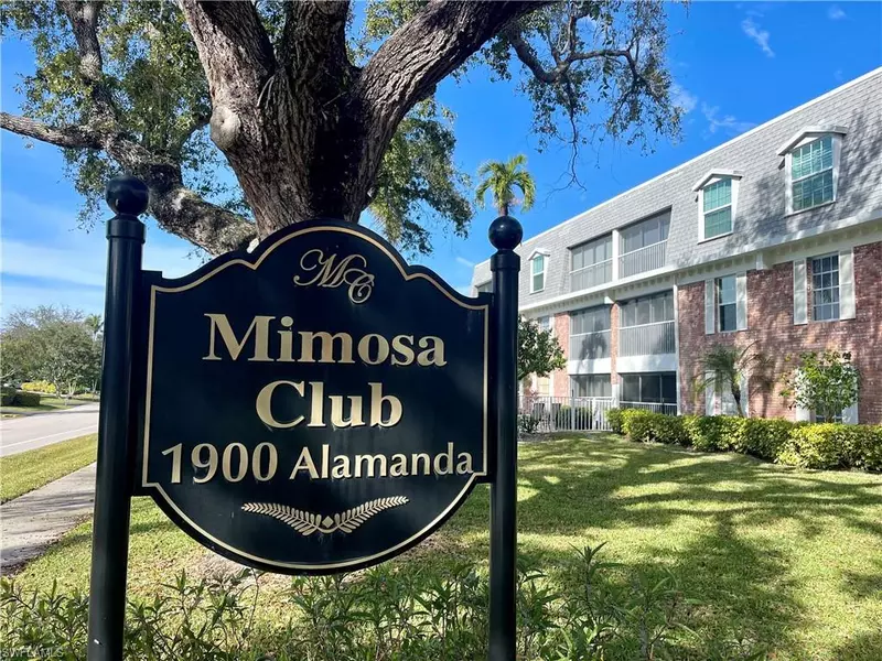 1900 Alamanda DR #208, Naples, FL 34102