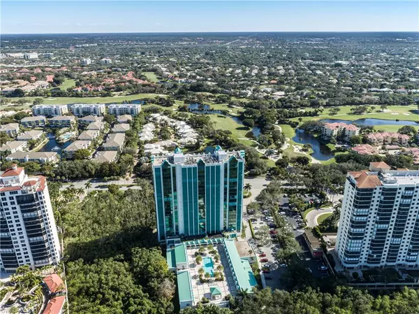 Naples, FL 34108,7515 Pelican Bay BLVD #17D