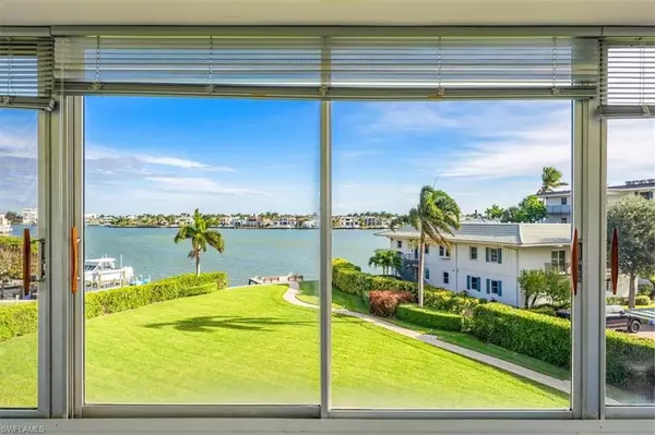 Naples, FL 34103,3420 Gulf Shore BLVD N #32