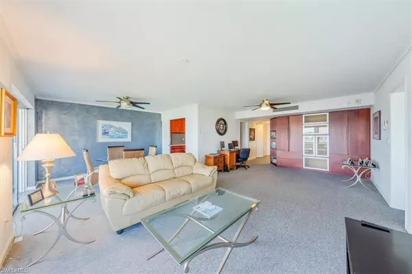 Naples, FL 34103,3420 Gulf Shore BLVD N #32