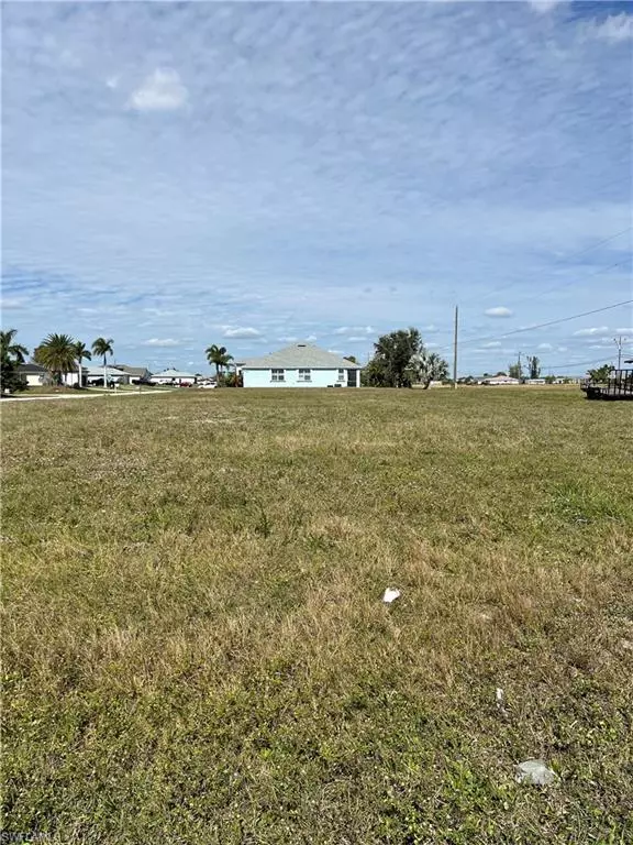 1607 NE 7th PL, Cape Coral, FL 33909