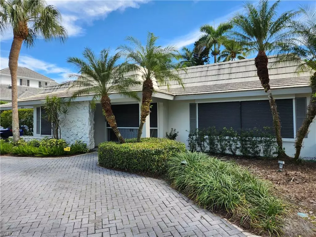 Naples, FL 34103,462 Putter Point DR