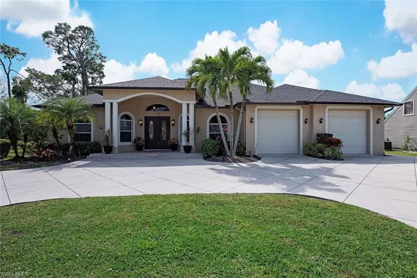 5288 Maple LN, Naples, FL 34113