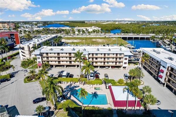 803 River Point DR #305B,  Naples,  FL 34102