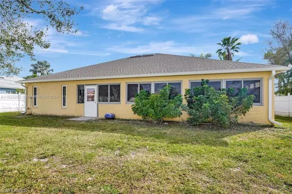 Cape Coral, FL 33904,153 SE 25th LN