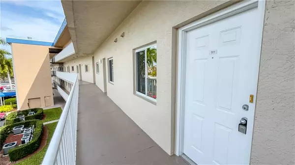 Fort Myers, FL 33919,14831 Park Lake DR #311