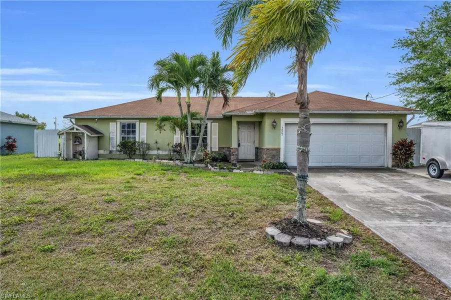 3807 24th ST SW, Lehigh Acres, FL 33976