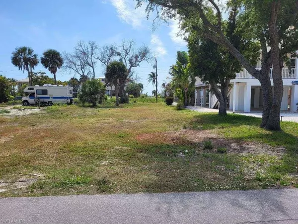 Fort Myers Beach, FL 33931,5840 Lauder ST