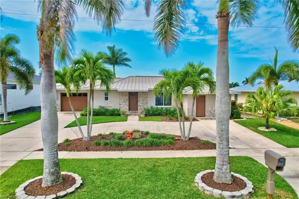 Marco Island, FL 34145,820 Willow CT