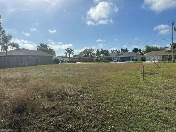 215 SE 23rd TER, Cape Coral, FL 33990