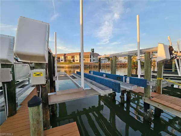 Fort Myers Beach, FL 33931,Hibiscus Boat Dock #68 LN