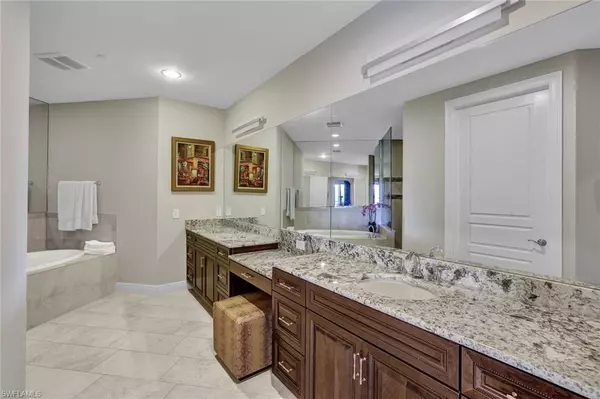 Naples, FL 34109,2772 Tiburon BLVD E #5-102