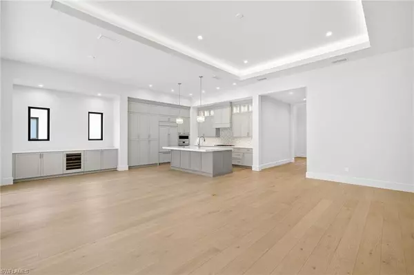 Naples, FL 34109,2032 Cambridge Park DR