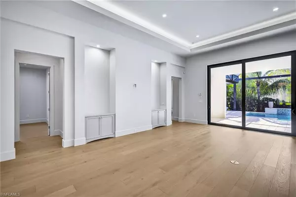 Naples, FL 34109,2032 Cambridge Park DR