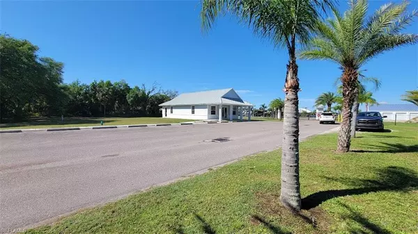 Labelle, FL 33935,530 S Main ST