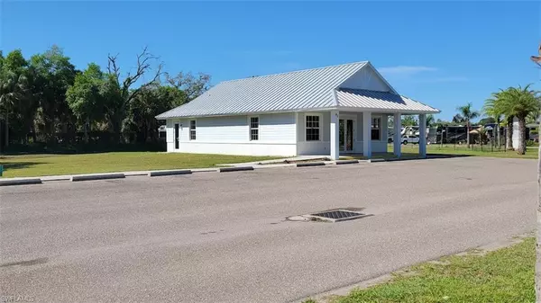 Labelle, FL 33935,530 S Main ST