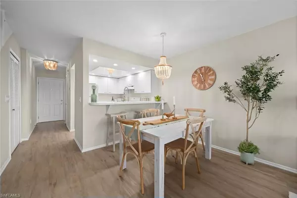 Sanibel, FL 33957,2320 Wooster LN #5