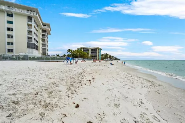 Naples, FL 34103,3401 Gulf Shore BLVD N #102